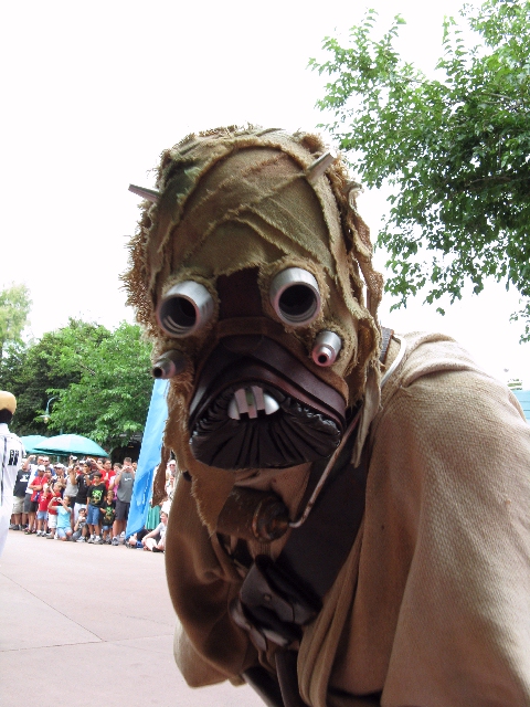 Tusken Raider roaring at mom